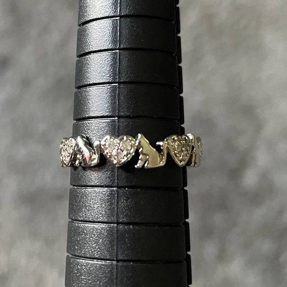 💛 2/$20 💛 Fragrant Jewels ring. Sz 7 - Picture 2 of 2